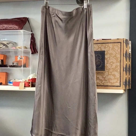 Quince 100% Washable Silk Midi Skirt – Size M – Charcoal Gray - Picture 8 of 9